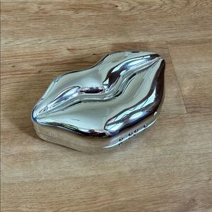 Glamorous Silver Lip Clutch‎
